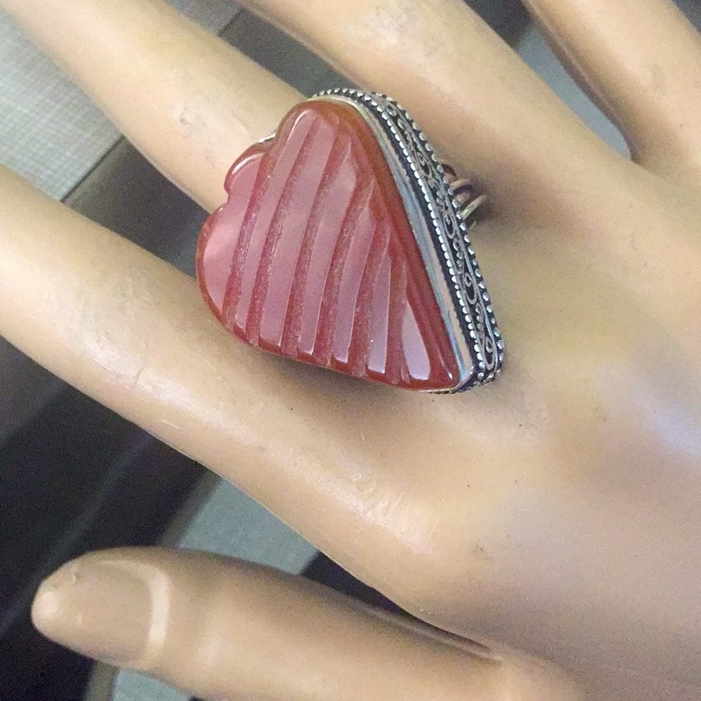 New Pretty Carved Carnelian design Ring - Picture 4 of 13